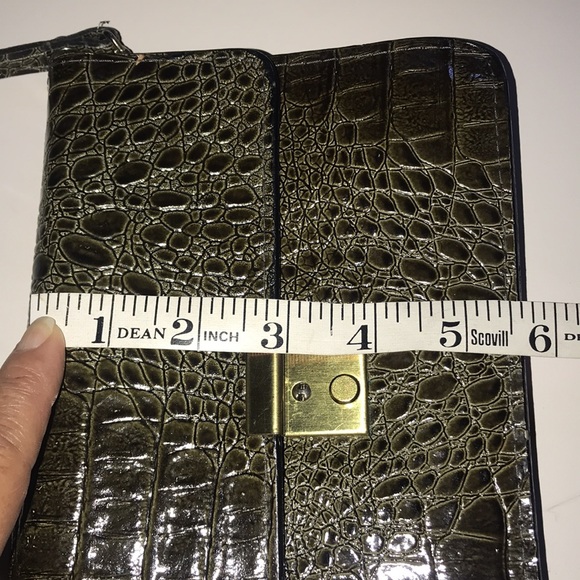 Women’s Embossed Crossbody Purse - Picture 14 of 14